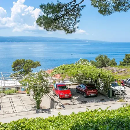 Apartment By The Sea Brela, Makarska - 18356 *