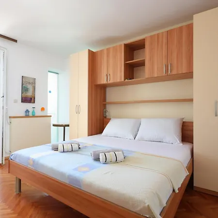 By The Sea Brela, Makarska - 18356 Apartment *