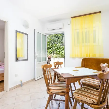By The Sea Brela, Makarska - 18356 Apartment *