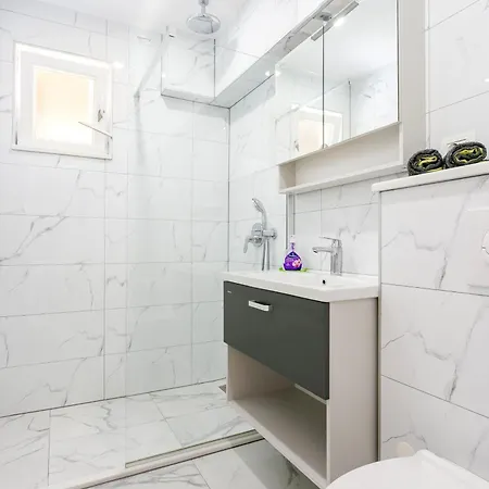 Apartman By The Sea Brela, Makarska - 18356 Brela